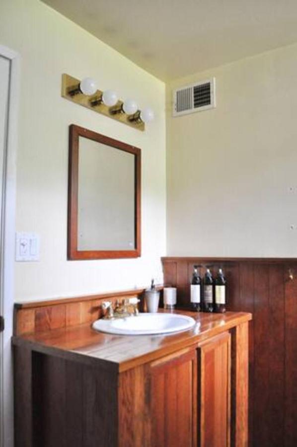 Cozy 1 Bd Suite Centrally Located North Vancouver Exterior foto